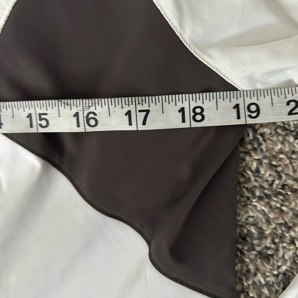 Under Armour women’s all season lightweight windbreaker running jacket medium - Picture 4 of 8